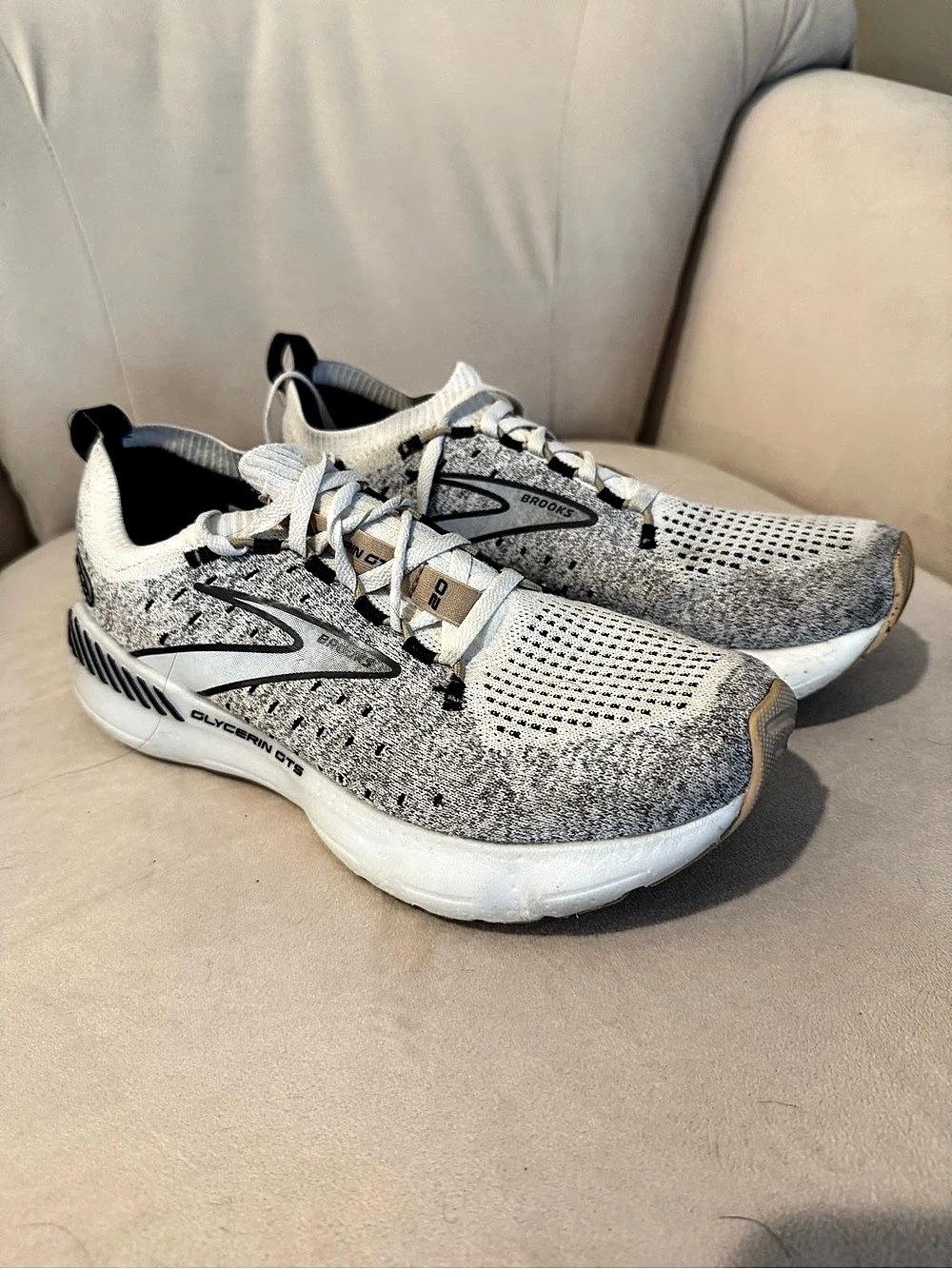 Brooks Glycerin GTS 20 Gray & White Athletic Shoes